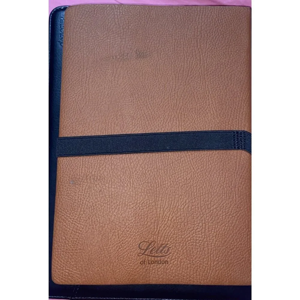 Leeds of London Weekly Planner 2024 Holidays Monthly Career Organizer British‎